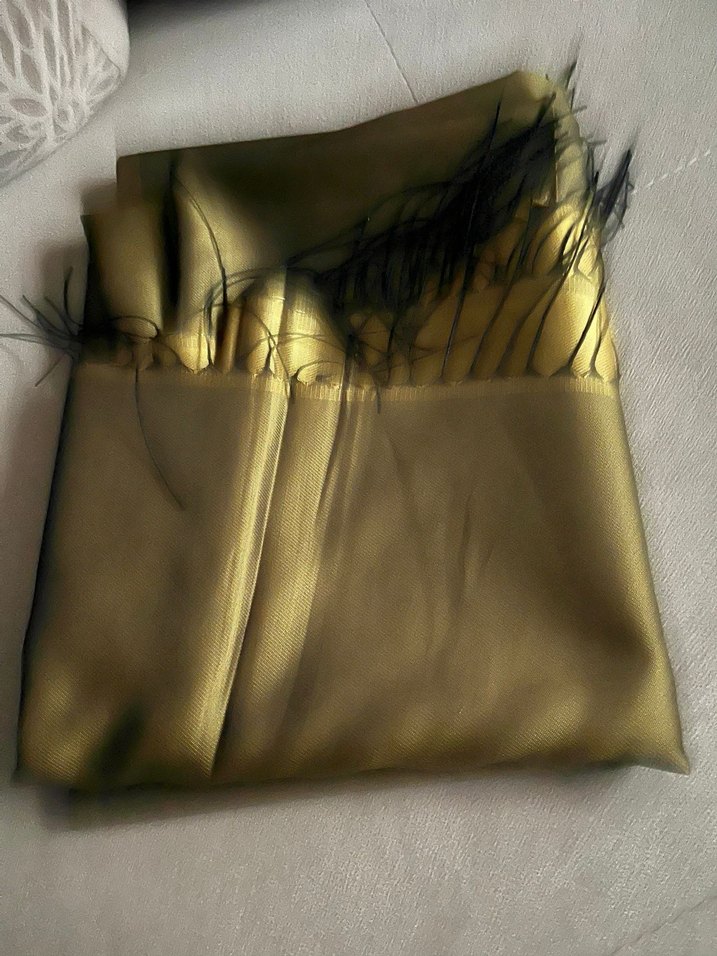 Parlak Altın Renkli İpek Görünümlü Kadın Şal - Görsel 2