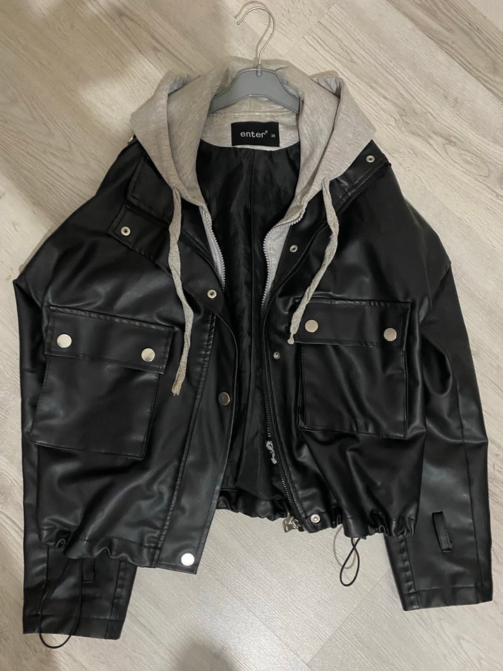 Gri Kapüşonlu Siyah Deri Ceket - Görsel 4