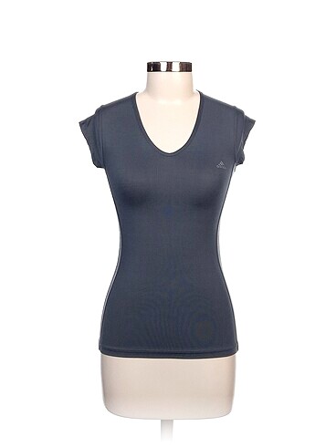 Adidas T-shirt %70 İndirimli.
