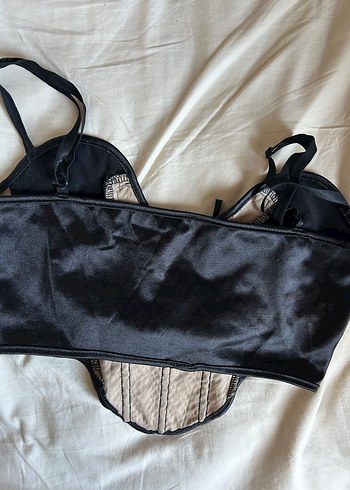 Siyah Dantel Detaylı Gotik Büstiyer - Görsel 2