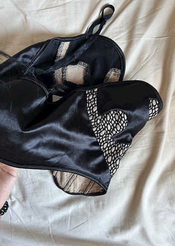 Siyah Dantel Detaylı Gotik Büstiyer - Görsel 5