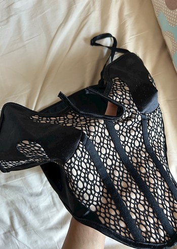 Siyah Dantel Detaylı Gotik Büstiyer - Görsel 4