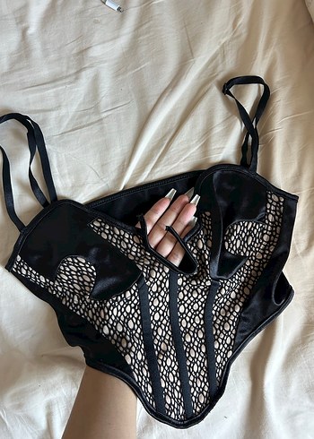 Siyah Dantel Detaylı Gotik Büstiyer - Görsel 3