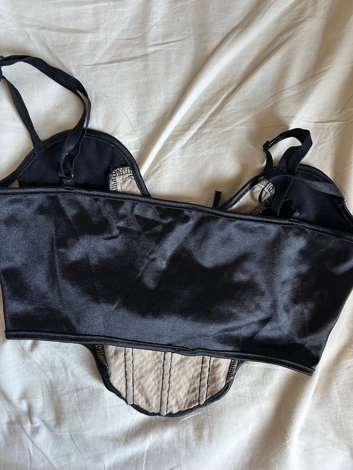 Siyah Dantel Detaylı Gotik Büstiyer - Görsel 2