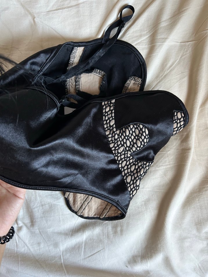 Siyah Dantel Detaylı Gotik Büstiyer - Görsel 5