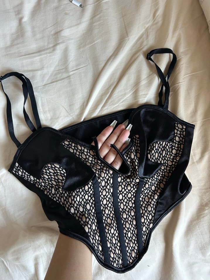 Siyah Dantel Detaylı Gotik Büstiyer - Görsel 3