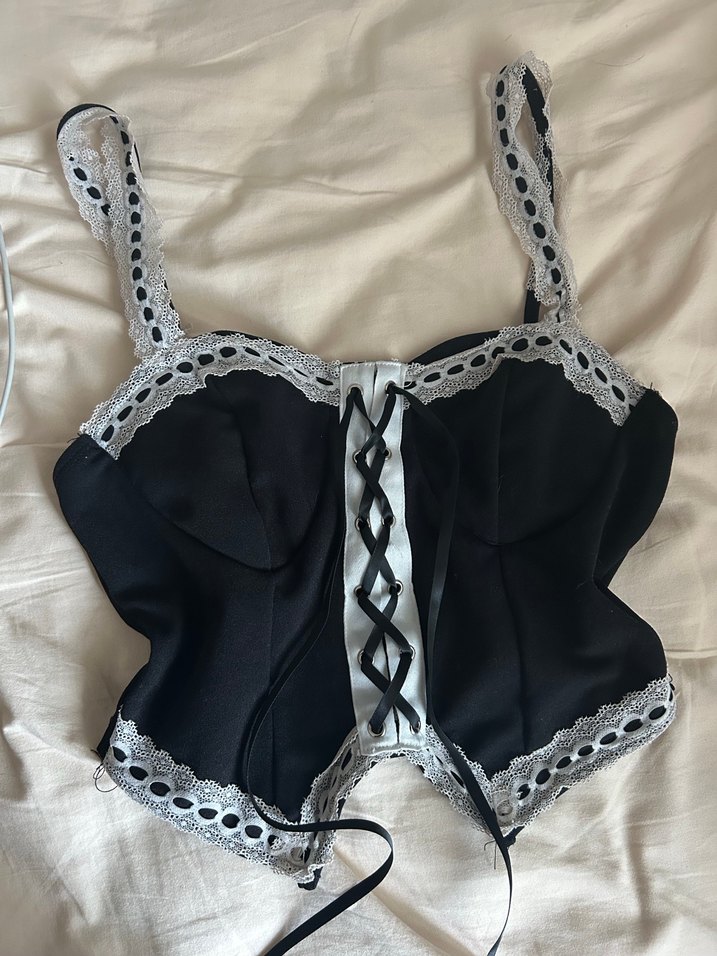 Dantel Detaylı Siyah Gotik Büstiyer - Görsel 2