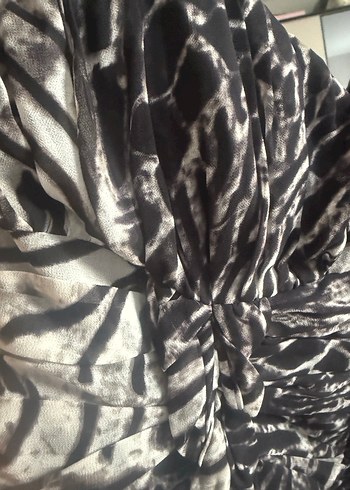 Gri Zebra Desenli Drapeli Mini Elbise - Görsel 3