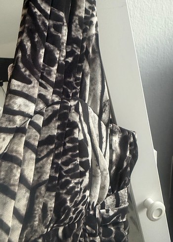 Gri Zebra Desenli Drapeli Mini Elbise - Görsel 4