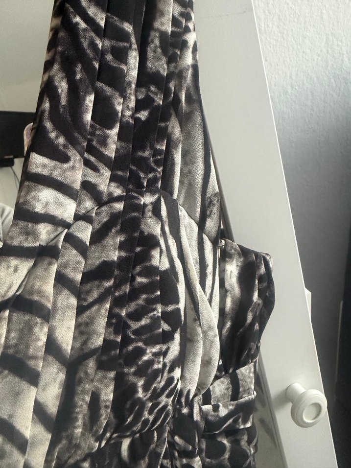 Gri Zebra Desenli Drapeli Mini Elbise - Görsel 4