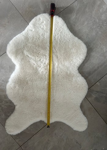 Beden Beyaz Modern Şekilli Peluş Halı