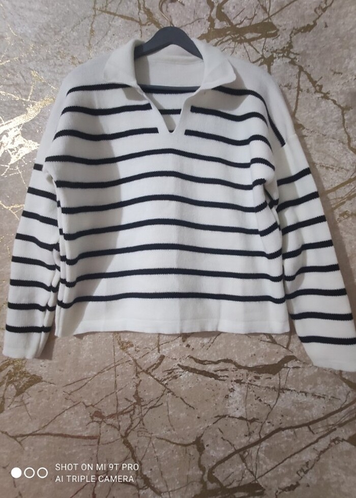 Polo yaka çizgili triko kazak  - Görsel 4