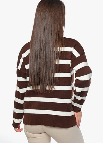 Yakası Bağlı Çizgili Triko Kazak - Görsel 3
