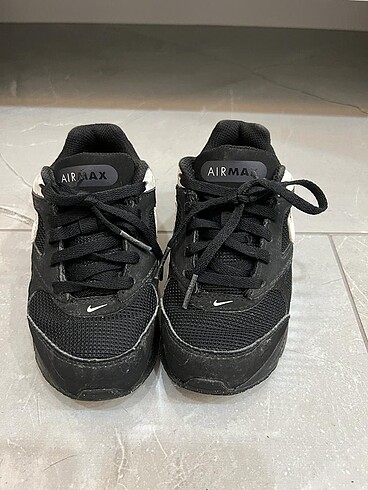 28 Beden Nike AirMax spor ayakkabı