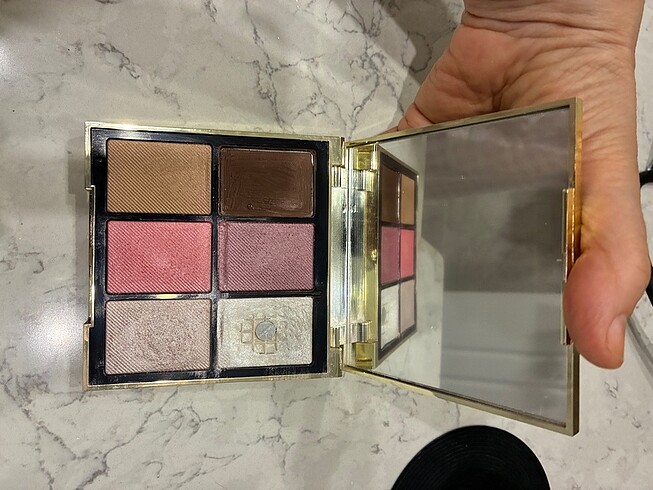 Burberry Burberry essentials glow palette far aydınlatıcı allık hepsi bir