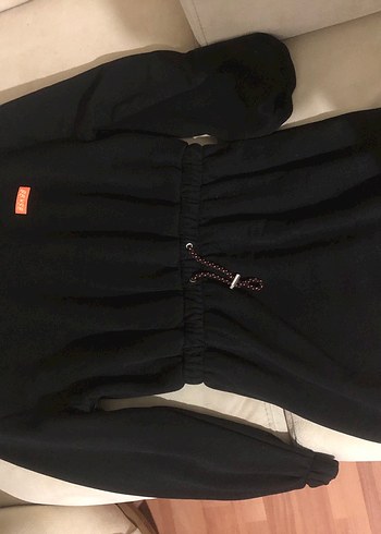 Bershka beli ve kolları lastikli kalın kumaş elbise