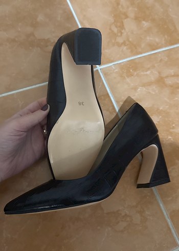 Siyah Yılan Desenli Topuklu Kadın Ayakkabı - Görsel 4