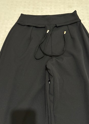 Siyah Bol Kesim Kemerli Kadın Kumaş Pantolon - Görsel 2