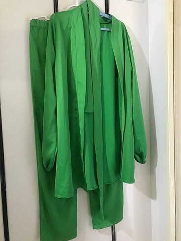 Saten kuşaklı blazer takım