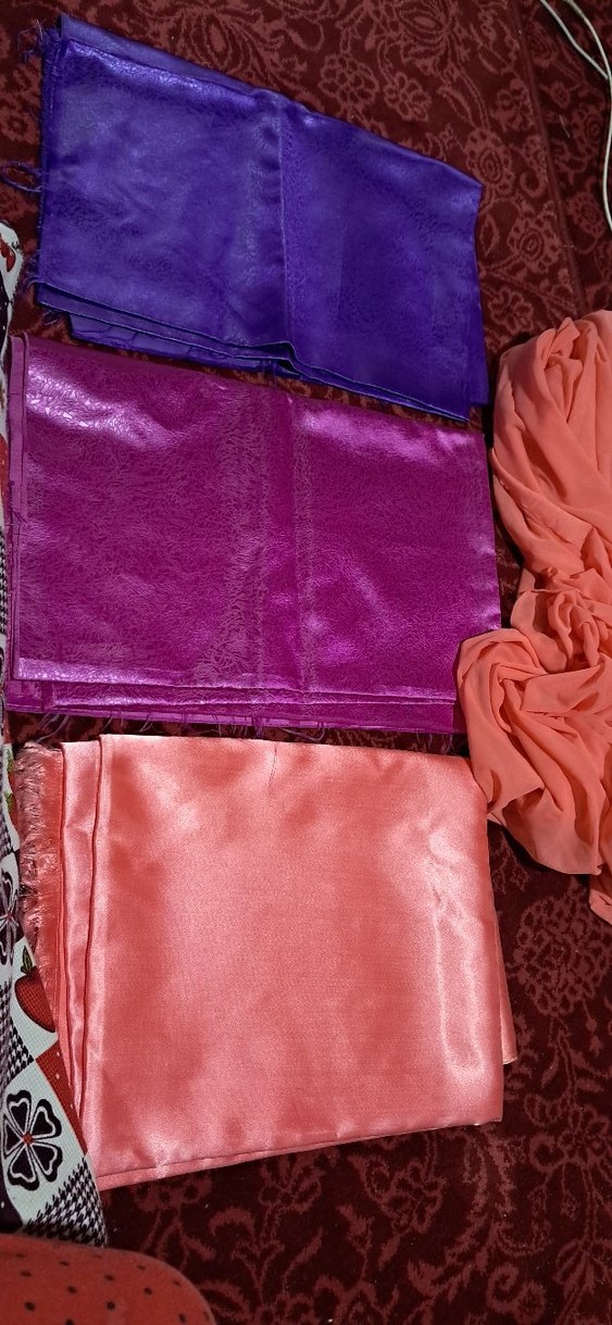 Parlak Çok Renkli Saten parçalar - Görsel 3