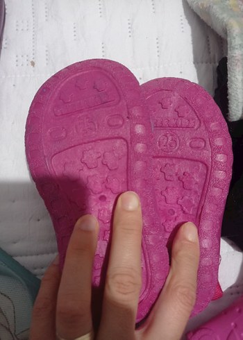 26 Beden Kız Çocuk Pembe Cırt Cırtlı Sıcak Terlik