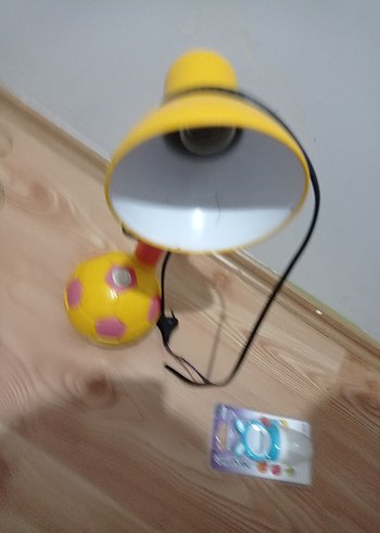 Sarı Renkli Masa Lambası