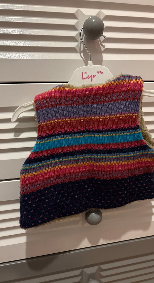 Renkli Örgü Kız Yeleği - Görsel 2