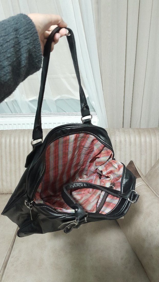 Parlak Siyah Deri Tokalı Goth Çanta anahtarlik hariç - Görsel 3