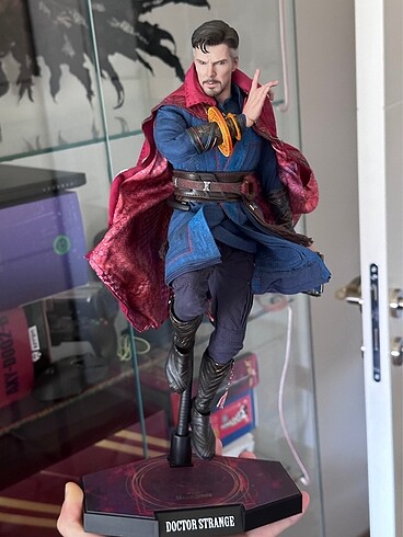 Hot Toys Doctor Strange Multiverse of Madness