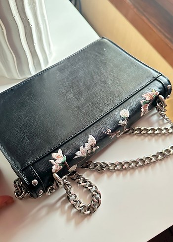 MANGO Zincir Detaylı İşlemeli Siyah Deri Çanta - Görsel 2