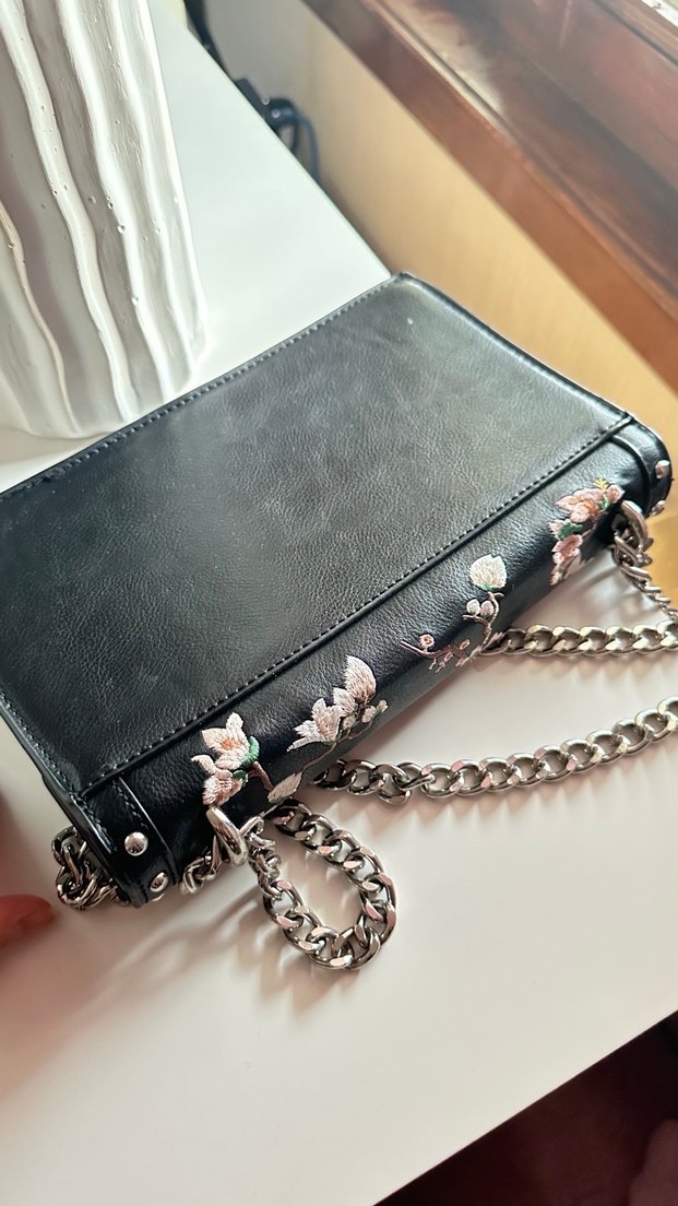 MANGO Zincir Detaylı İşlemeli Siyah Deri Çanta - Görsel 2