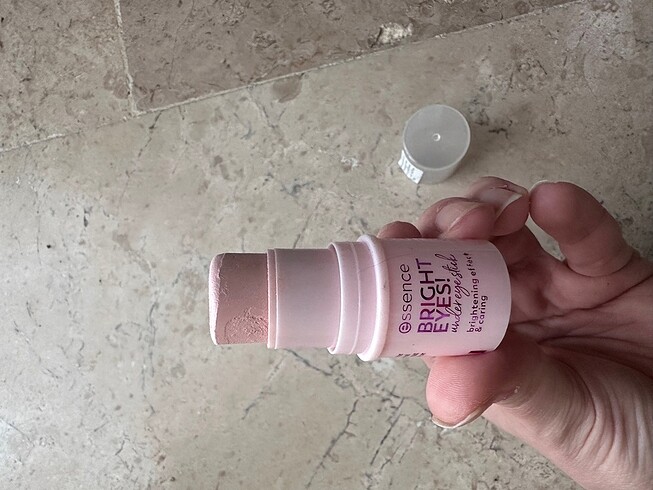 ESSENCE EYE CONCEALER