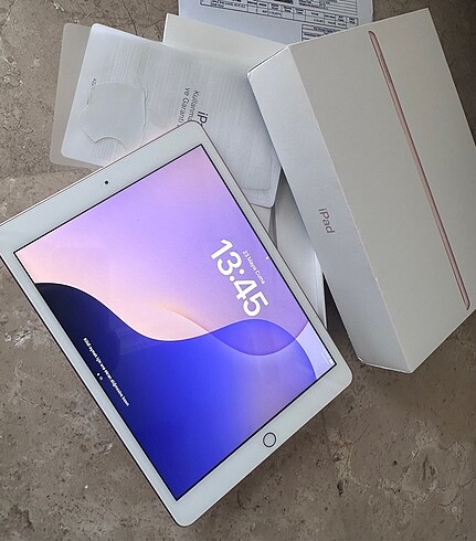Beden Apple sekizinci nesil Wi-Fi 32 GB gold tablet