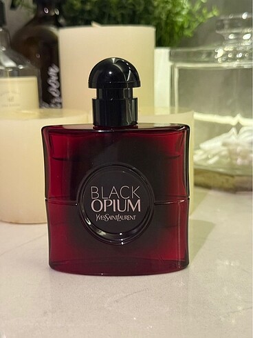 Yves Saint Laurent Black Opium Over Red