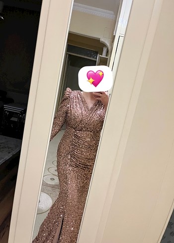 Drapeli V Yakalı Altın Renkli Uzun Kollu Abiye - Görsel 3