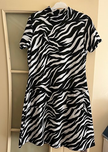 Zebra Desenli Kısa Kollu Midi Elbise - Görsel 3