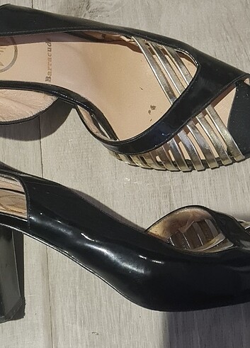 Barracuda marka rugan gold şerit detaylı ayakkabı 