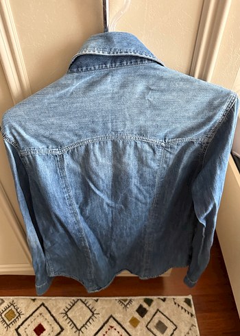 Uzun Kollu Düğmeli Mavi Denim Gömlek - Görsel 4