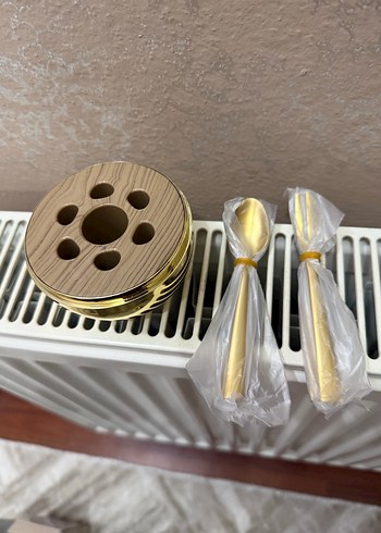 Tonilato Altın Renkli Yumurta Standlı Tatlı Çatal Kaşık Seti - Görsel 4