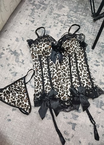 Leopar Desenli Korse Görünüm Büstiyer