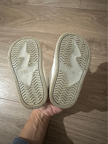 22 Beden Zara spor ayakkabı