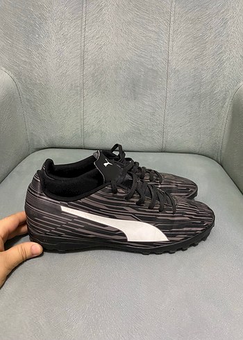 Puma Siyah Beyaz Cizgili Futbol Ayakkabisi Hali Saha