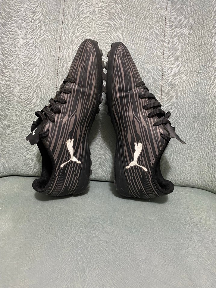 Puma Siyah-Beyaz Çizgili Futbol Ayakkabısı , halı saha — görsel 5/8