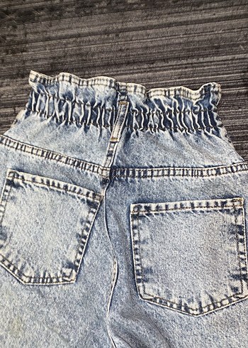 Gri Ruffle Detaylı Mini Jean Şort