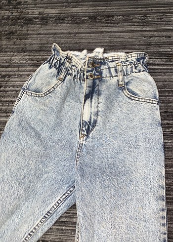 s Beden Gri Ruffle Detaylı Mini Jean Şort