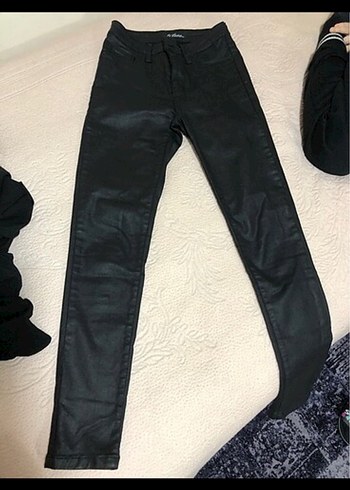 Siyah Deri Kemerli Kadın Skinny Pantolon