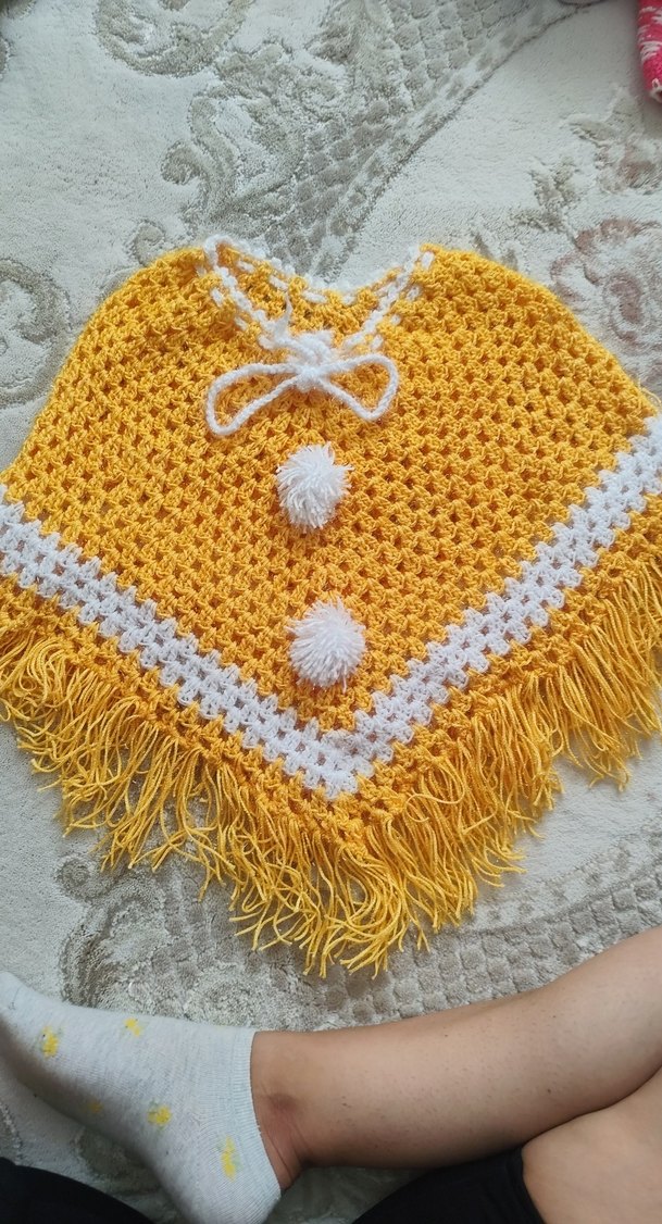 Sarı Püsküllü Örgü Kız Panço - Görsel 2