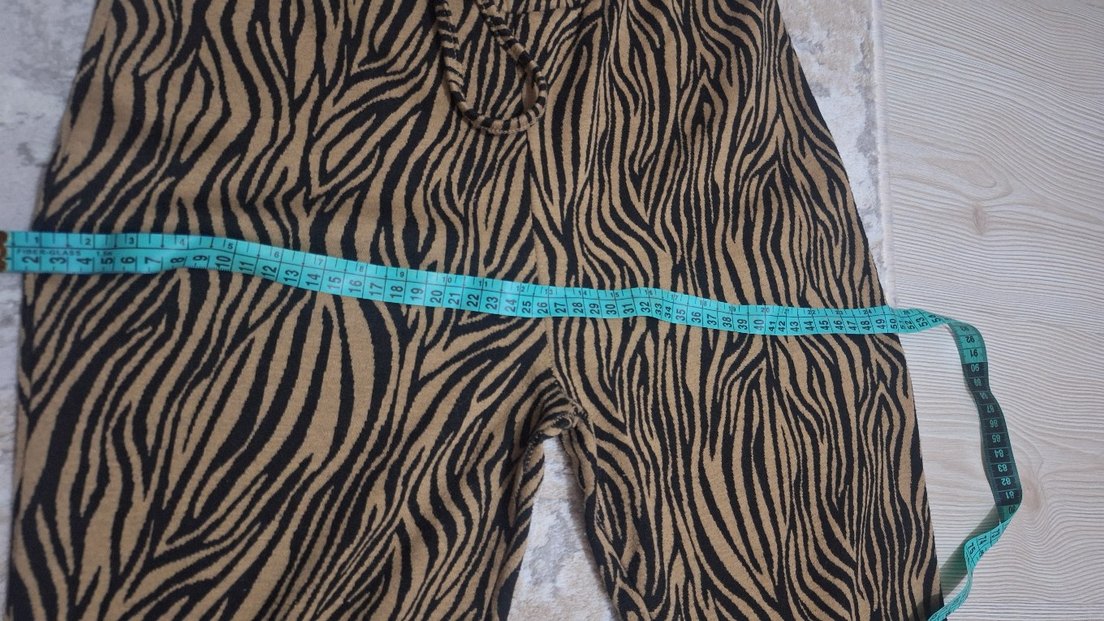 Kahverengi Zebra Desenli Piliseli Kadın Pantolon - Görsel 3