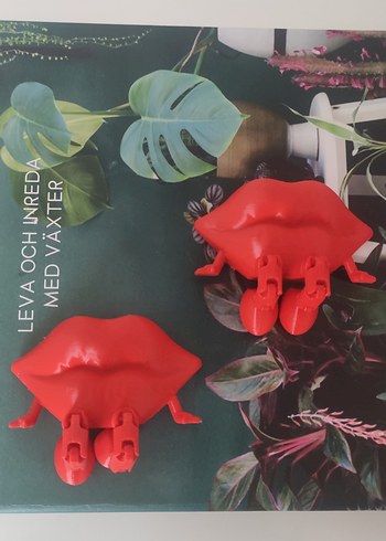 Kırmızı Renkli Figürin - Görsel 2