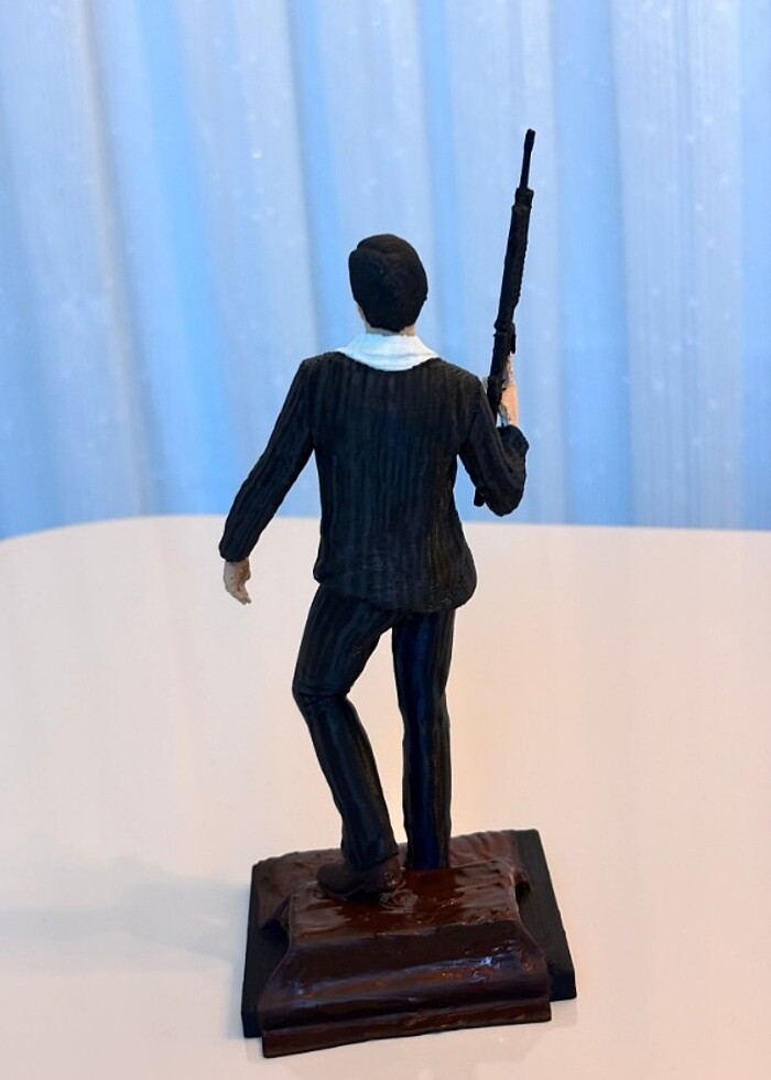 Tony Montana el yapımı figür - Görsel 3